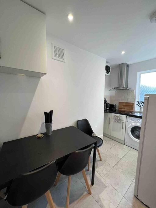 דירות לונדון Fully Equipped 2 Bed Flat On Old Compton St! מראה חיצוני תמונה