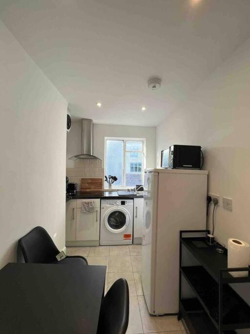 דירות לונדון Fully Equipped 2 Bed Flat On Old Compton St! מראה חיצוני תמונה