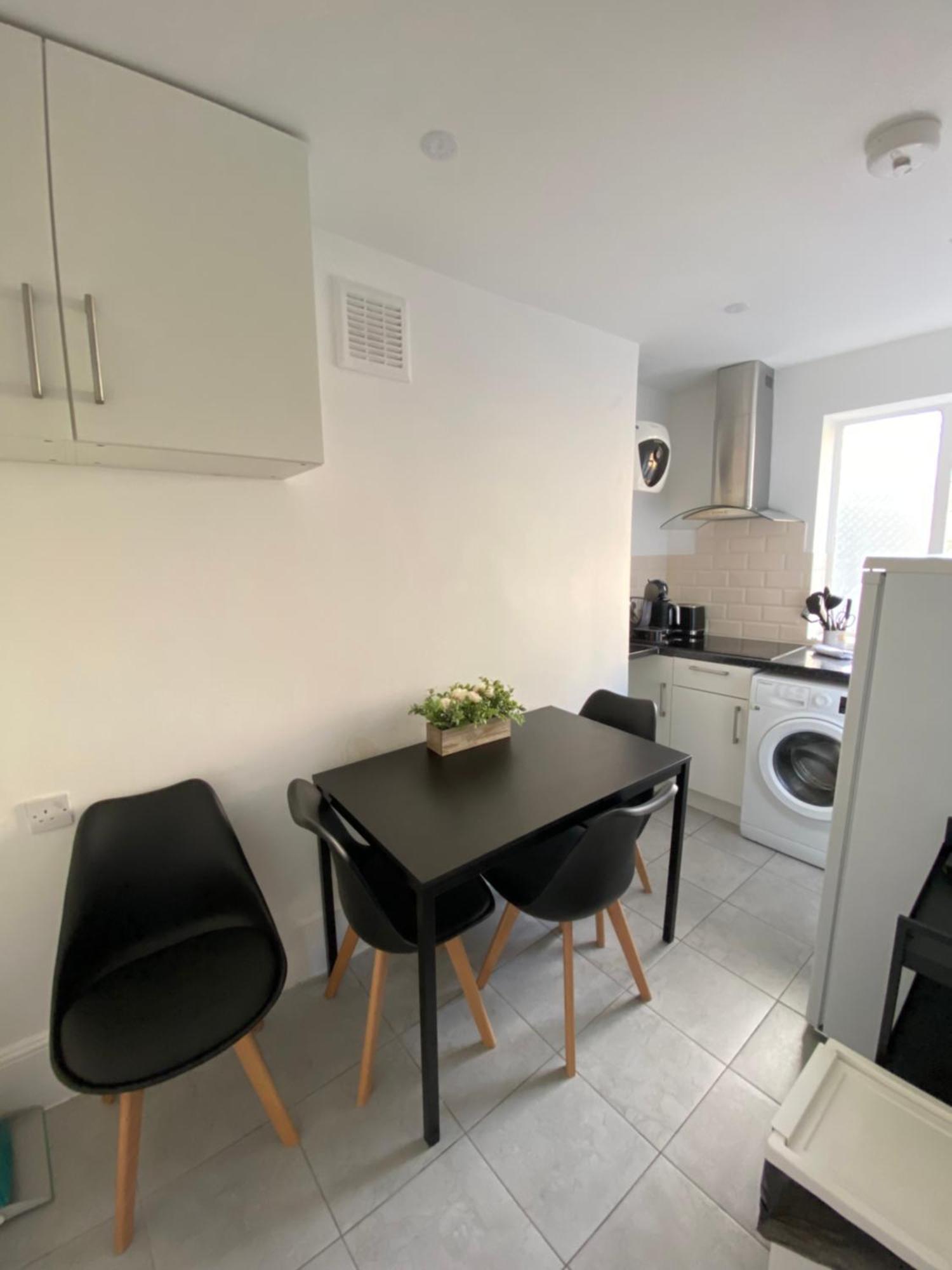 דירות לונדון Fully Equipped 2 Bed Flat On Old Compton St! מראה חיצוני תמונה